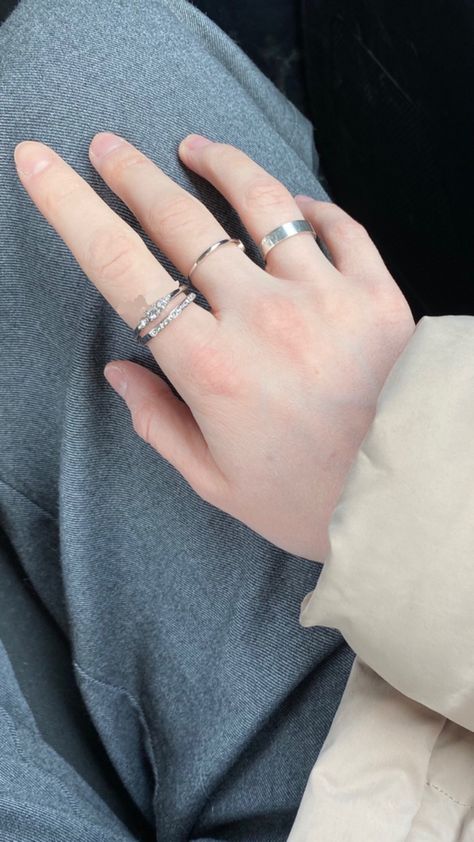 Pale Skin Jewelry, Silver Jewelry Pale Skin, Pale White Skin, Silver Jewlery, Pale White, White Skin, Pretty Hands, Pale Skin, Hand Jewelry