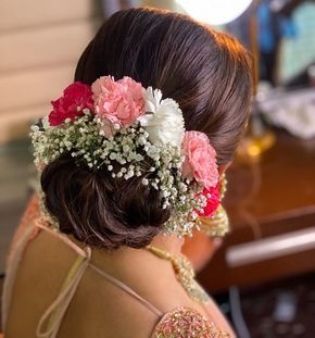 Hair Twist Bun, Bridal Hair Decorations, Bridal Hairstyle Indian Wedding, Hair Style On Saree, Flower Bun, Engagement Hairstyles, Bridal Bun, Bridal Hairdo, Bridal Hair Buns