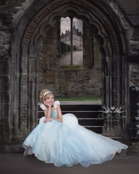 Cinderella waiting for her prince to come... or maybe wondering where her other shoe is... because glass slippers are fabulous ;) Thank you… Disney Princess Photography, Disney Cosplay Ideas, Princess Shot, Princess Photo Shoot, Cosplay Disney, Cinderella Cosplay, Disney Princess Cosplay, Snow Princess, Princess Photo