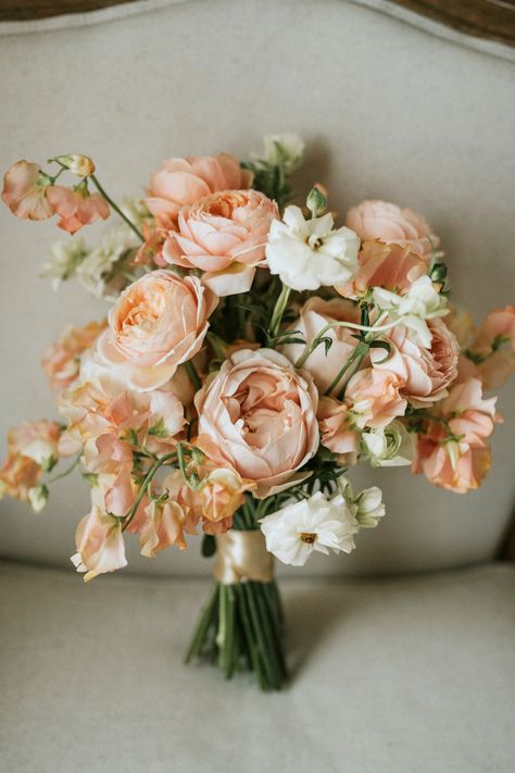 A bouquet adorned with delicate peachy and pink hues, embodying the essence of romance and love's beauty. 💐💖 Each petal tells a story of elegance and grace. #RomanticBouquet #PeachyPinkTouches #WeddingFloralArtistry #Flowers #Bridesbouquet #Love #Makehappymemories #destinationwedding Spring Wedding Flowers Peonies, Champagne And Peach Bouquet, Peachy Flower Bouquet, Apricot Flower Arrangements, Peachy Pink Wedding Bouquet, Peach And Pink Bridal Bouquet, Light Peach Ivory Wedding, Wedding Flowers With Peonies, Peach And White Wedding Bouquet