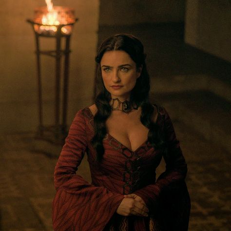 Melisandre Aesthetic, Ania Bukstein, Game Of Thorns, Red Priestess, Game Of Thrones Dress, Game Of Thrones Outfits, Game Of Thrones Party, Game Of Thrones Poster, Got Characters