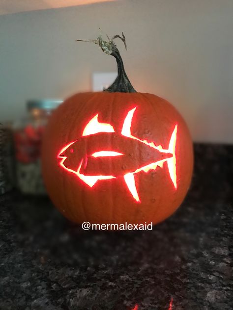 Pumpkin Fish Carving, Fish Jack O Lantern, Fishing Pumpkin Carving, Pumpkin Carving Inspo Creative, Fish Pumpkin Carving Ideas, Fishing Pumpkin, Fish Pumpkin Carving, Fish Pumpkin, Pumpkin Fish