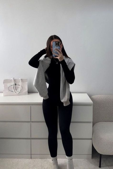 Outfit Idea With Leggings, Fit Ideas Leggings, Fits With Black Leggings, All Black Outfit Leggings, All Black Leggings Outfit, Black Leggings Outfit Baddie, Outfit Legging Noir, Basic Outfits Leggings, Outfit Ideas With Black Leggings