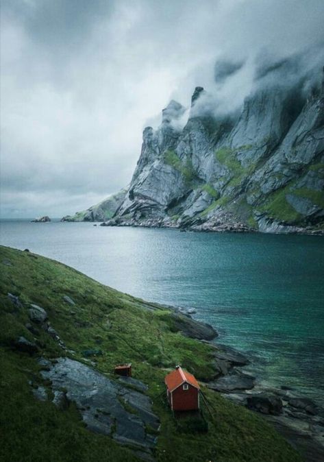 Coffee Break Europe Interrail, House On The Lake, Viking Books, House In The Forest, Lofoten Norway, Lofoten Islands, Dreamy Places, Nordland, Beautiful Sights