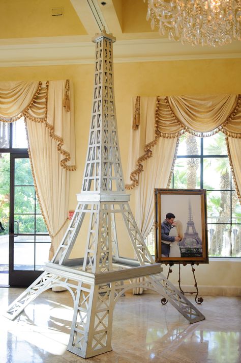 Diy Eiffel Tower, Eiffel Tower Party, Tower Room, Eiffel Tower Photo, Eiffel Tower Wedding, Paris Room Decor, Eiffel Tower Centerpiece, Fancy Nancy Party, Pr Ideas