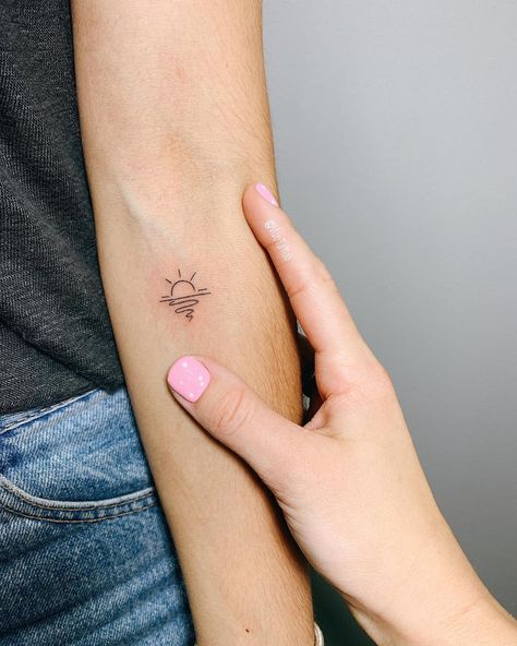 Non Basic Tattoos, 30 Tattoo, Basic Tattoos, Sunset Tattoos, Inspiration Tattoos, Classy Tattoos, Discreet Tattoos, Sun Tattoo, Subtle Tattoos