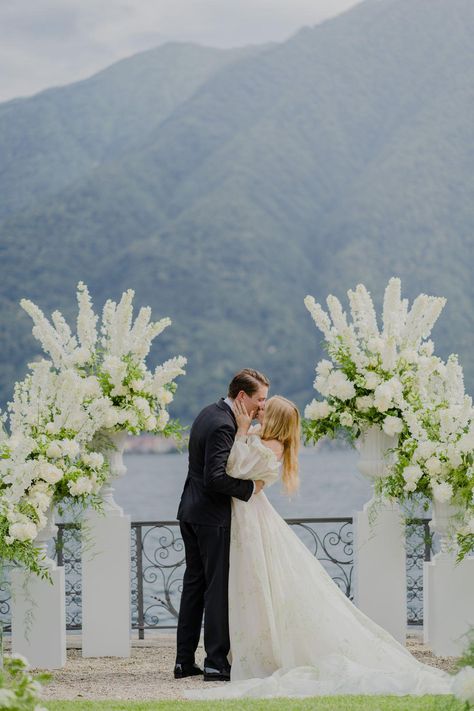 Wedding Alter Flowers, Wanderlust Wedding, White Wedding Arch, Wedding Alters, Floral Arch Wedding, Aisle Flowers, Wedding Ceremony Arch, Wedding Altars, Lake Como Wedding