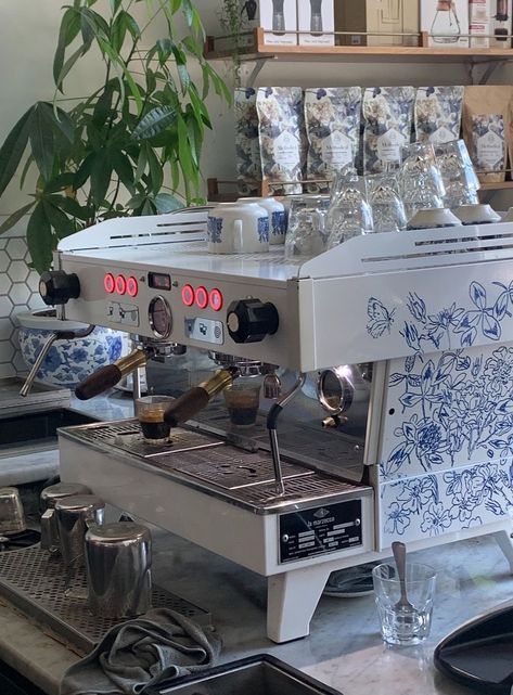 Professional Espresso Machine, Espresso Machine Commercial, Espresso Summer Aesthetic, Vintage Espresso Machine, Watch House Coffee, Espresso Machine Aesthetic, Opening Coffee Shop, Coffee Machine Aesthetic, Coffee Shop Designs