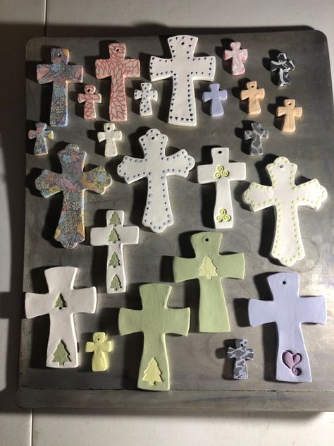 Air Dry Clay Cross Diy, Polymer Clay Cross, Christian Games, Craft Retreat, Clay Cross, Ceramic Crosses, Beginner Pottery, Diy Air Dry Clay, Christian Crafts