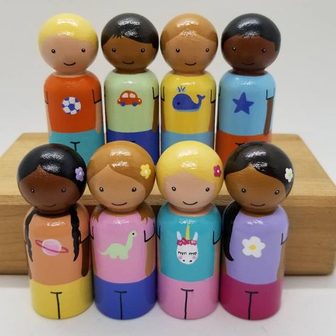 Wooden Peg Doll Ideas, Peg Doll Ideas, Peg Dolls Ideas, Diy Peg Dolls, Peg Dolls Family, Peg Dolls Diy, Family Peg Dolls, Peg Family, Blocks Preschool