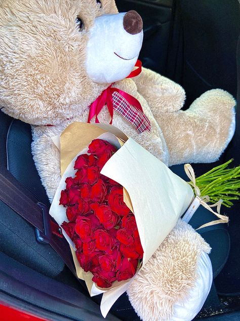 Teddy bear and stunning red roses!🌹 Buketi Flowers, Teddy Bouquet, Roses For Her, Luxury Flower Bouquets, Teddy Bears Valentines, Anniversary Surprise, Good Morning Beautiful Gif, Cute Birthday Pictures, Gifts For Gf