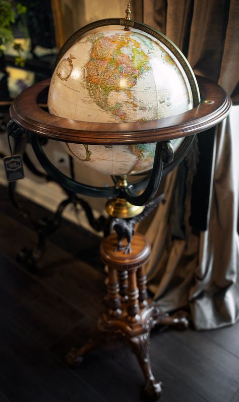 Globe Home Decor, Home Decor Antique, Globes Decor, Antique Stuff, Antique Things, Globe Aesthetic, Antique Store, Standing Globe Decor, Wooden Globe