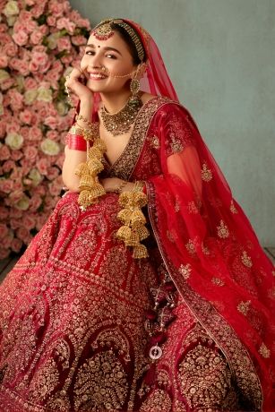 Explore Bridal Lehenga & latest lehenga designs by Mohey Alia Bhatt Wedding, भारतीय दुल्हन संबंधी, Latest Lehenga Designs, Bridal Lehenga Designs, Latest Bridal Lehenga, Wedding Lehenga Designs, Indian Bride Outfits, Bridal Lehenga Collection, Bridal Poses