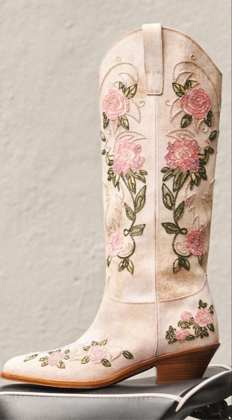 Romantic Collage, Cute Cowgirl Boots, Boot Scootin Boogie, Cowgirl Aesthetic, Rodeo Outfits, Funky Shoes, Aesthetic Shoes, Ralph Lauren Collection, Dream Shoes