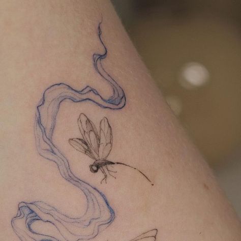 Emy Menendes on Instagram: "Dragonflies #tattoo #dragonflytattoo #dragonfly #эmmka" Dragonflies And Flowers Tattoo, Dragonfly Landing Tattoo, Art Nouveau Dragonfly Tattoo, Dragonfly Profile Tattoo, Dragon Fly Tattoo Watercolor, Dragon Fly Ankle Tattoo, Dragonfly Flying Tattoo, Japanese Dragonfly Tattoo, Lotus And Dragonfly Tattoo