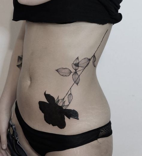 Rosa Negra - Tatuajes para Mujeres Inspiration Tattoos, Stomach Tattoos, Trash Polka, Feather Tattoos, Sleeve Tattoos For Women, Cover Up Tattoos, Trendy Tattoos, Black Flower, Sleeve Tattoo