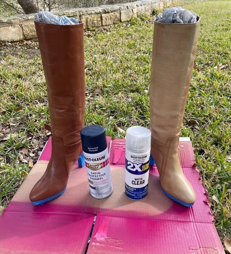 Spray Paint Boots, Leather Boots Diy, Spray Paint Shoes, Old Cowboy Boots, Boots Diy, Plastic Boots, Shoe Makeover, Leather Outfits Women, Old Boots