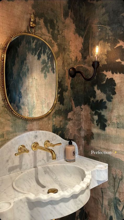 Powder Bath, Bathroom Inspiration Decor, Decoration Inspiration, Dream House Interior, Beautiful Bathrooms, Dream House Decor, Dream Home Design, Bathroom Inspiration, Interior Design Inspiration