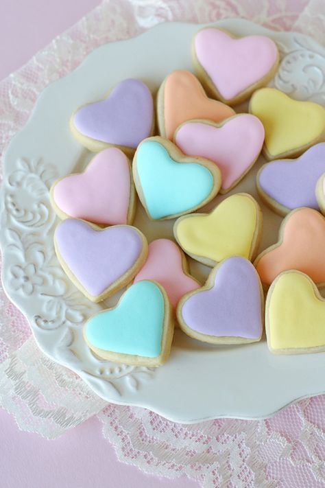 Mini Heart Cookies {recipe & tutorial} #pastel #valentine #treat Heart Cookies Recipe, Pastel Desserts, Pastel Cupcakes, Idee Babyshower, Pastel Party, Shaped Cookies, Heart Shaped Cookies, Heart Cookies, Valentine Cookies