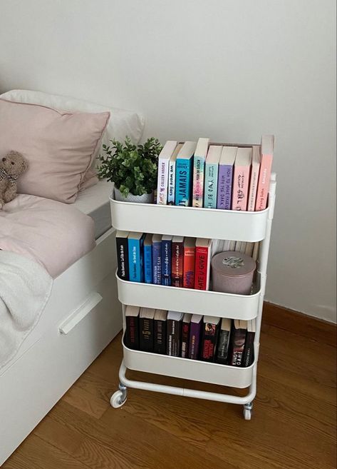 Book Cart Idea Aesthetic, Book Carts Ideas, Book Cart Decor Ideas, Tbr Book Cart, Aesthetic Book Cart, Tbr Cart Ideas, Tbr Cart Aesthetic, Small Room Bookshelves, Organize Clothes In Small Spaces