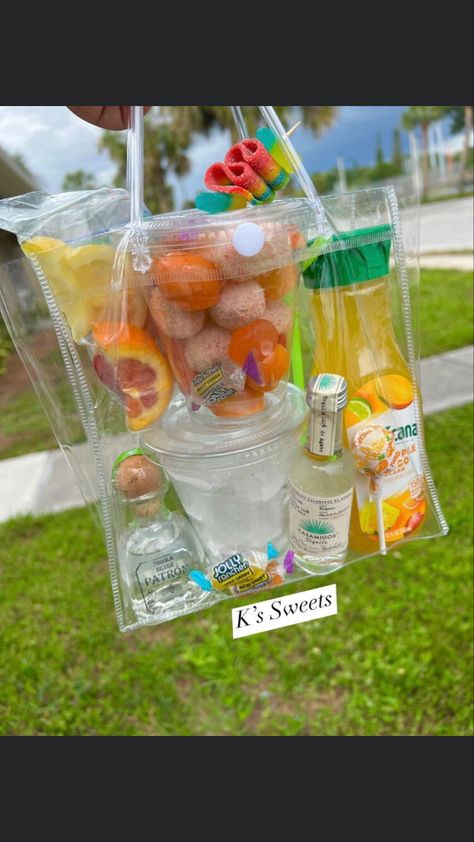 Mixed Drinks In A Bag, Alcohol Bag Ideas, Liquor Bag Ideas, Drink Bags Ideas, Mini Drinks Alcohol Gifts, Cocktail In A Bag, Adult Goodie Bags, Cocktails In A Bag, Liquor Bags