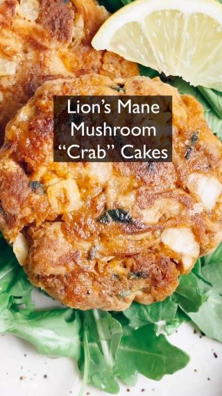 Mushroom Crab Cakes, Mushroom Cakes, Mushroom Recipes Vegan, Vegan Crab Cakes, Vegan Crab, Lion's Mane Mushroom, Mushroom Dish, Lions Mane, Lion's Mane