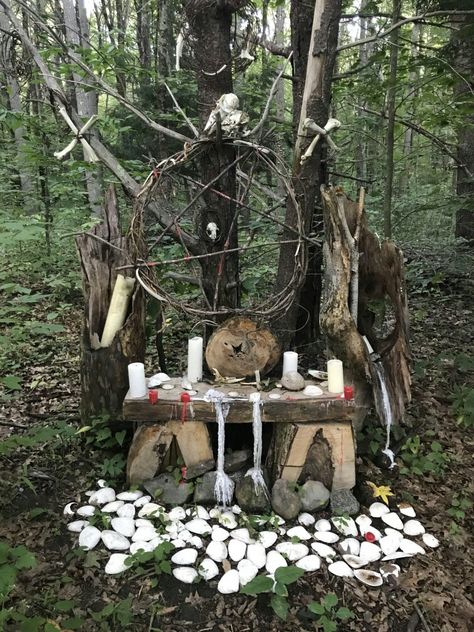 Witchy Garden, Dark Woods, Halloween Fest, Haunted Forest, Witches Altar, Pagan Altar, Witchy Crafts, Crazy Things, Unusual Things