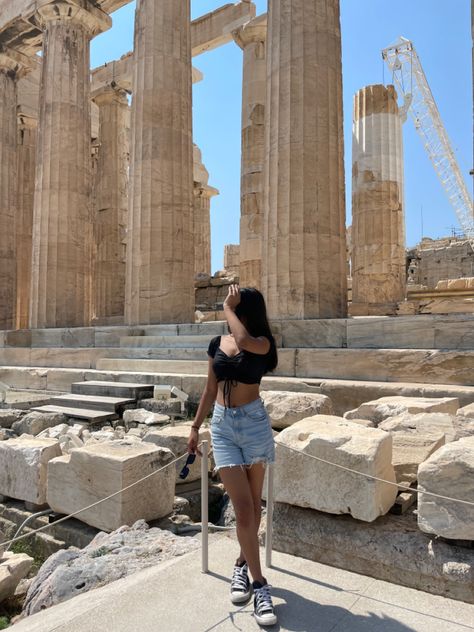 Athens Greece Outfit Summer, Athens Greece Photo Ideas, Athens Outfit Ideas, Athens Photo Ideas, Athens Outfit, Athens Greece Outfit, Greece Pics, Acropolis Greece, March Outfits