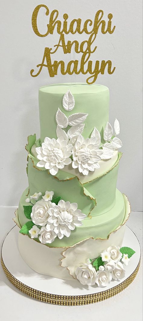 Mint Green Cake, Mint Green Wedding Cake, 15 Cakes, Mint Green Cakes, Birthday 21, 21st Bday Ideas, Wedding Mint Green, 18th Bday, Quinceanera Decorations