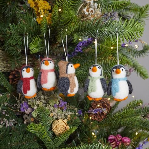 Achieve an incomparable degree of refinement this holiday season with our Chilly Penguin Felt Ornaments. Artfully created from the finest felt fabric, these ornaments provide an opulent and remarkable enhancement to any home, offering an extravagant hint of sophistication and grandeur. Penguin Felt, Penguin Christmas Decorations, Felt Penguin, Needle Felted Ornaments, Holiday Decor Halloween, Felt Handmade, Needle Felted Christmas, Penguin Christmas, Felt Christmas Decorations