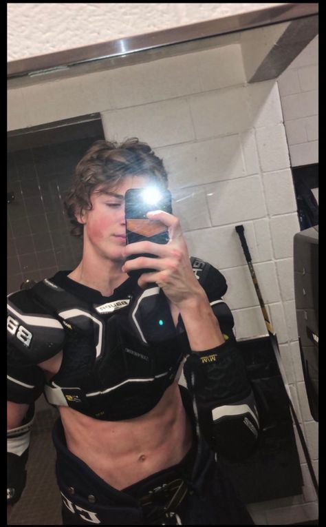 Johnny Kavanagh, Hockey Outfits, Hockey Girlfriend, Boys Hockey, Lacrosse Boys, Boys Of Tommen, Hot Hockey Players, Cute Guy Pics