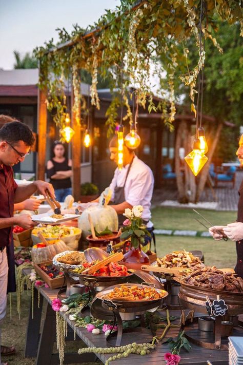 Outdoor Buffet, Buffet Set, Reception Food, Boda Mexicana, Wedding Buffet, Outdoor Wedding Decorations, Mexican Wedding, Buffet Food, Backyard Party