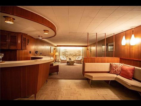 MCM basement with bar Mid Century Basement, Retro Basement, 70s House, Modern Basement, Basement Bar Designs, Mid Century Living, Mid Century Living Room, Mid Century Modern Interiors, Basement Bar