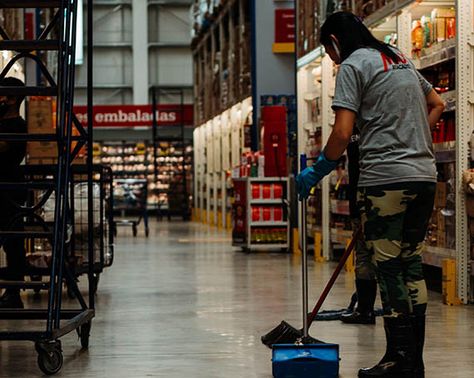 Cleaning almost any type of warehouse is crucial. You should constantly keep a lookout for minimizing any potential damages that are bound to happen while cleaning. A Professional in place know what they do best. Kill Mold, Cleaning Baseboards, Deep Cleaning House, Cleaning Maid, Office Cleaning Services, Janitorial Services, Potato Hash, Apartment Cleaning, Tech Job