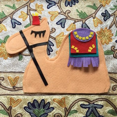 _____________________dreamesh: DIY: Felt Camel Hand Puppet Decoracion Navidad Diy, Camel Craft, Ancient Egypt Crafts, Fun Deserts, Ipad Bag, Felt Sheets, Navidad Diy, Diy Felt, Hand Puppet