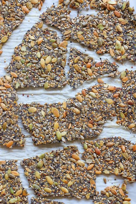 Seed Crackers Recipe, Flax Seed Crackers, Healthy Crackers, Seed Crackers, Seed Bars, Homemade Crackers, Healthy Seeds, Crunchy Snack, Cracker Recipes