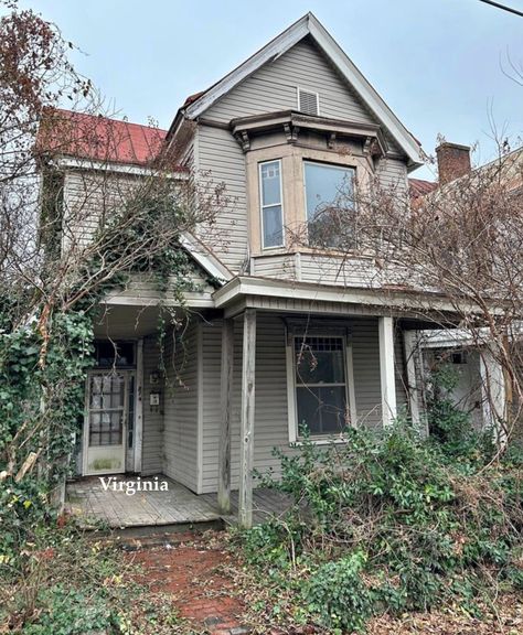 Save This Old Virginia Fixer Upper For Sale By Owner $55K - Old Houses Under $50K House Plans That Look Like Old Houses, Abandoned Victorian Homes, Houses In Virginia, Dilapidated House, Old Virginia Homes, Victorian Poor House, 1910 House, Crepe Myrtle Trees, Victorian Homes Exterior