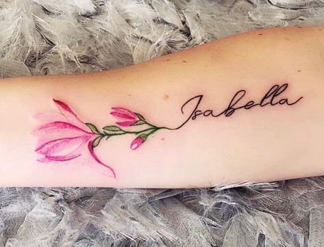 Flower Tattoo With Names In Stem, Name Stem Flower Tattoo, Isabella Tattoo Ideas, Isabella Name Tattoo, Tattoos On Girls, Flower With Name In Stem Tattoo, Flower Tattoo With Childs Name, Isabella Tattoo, Flower With Name Tattoo