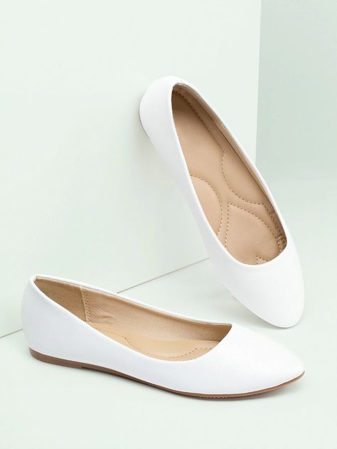 Balerinas Shoes, Plain White Shoes, White Ballerina Flats, Fashion Shoes Sandals, Pretty Ballerinas, Cute Flats, Wedding Shoes Heels, Women Flats, Ballerina Shoes