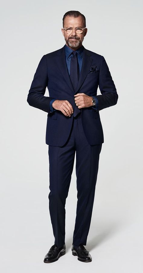 Navy Suit Ideas Men, Gq Suits Men, Salesman Outfit Men, Navy Suit Wedding Guest, Clothes For Men Over 50, Mens Clothing Guide, Gq Mens Style, Stylish Men Wear, A Man In A Suit