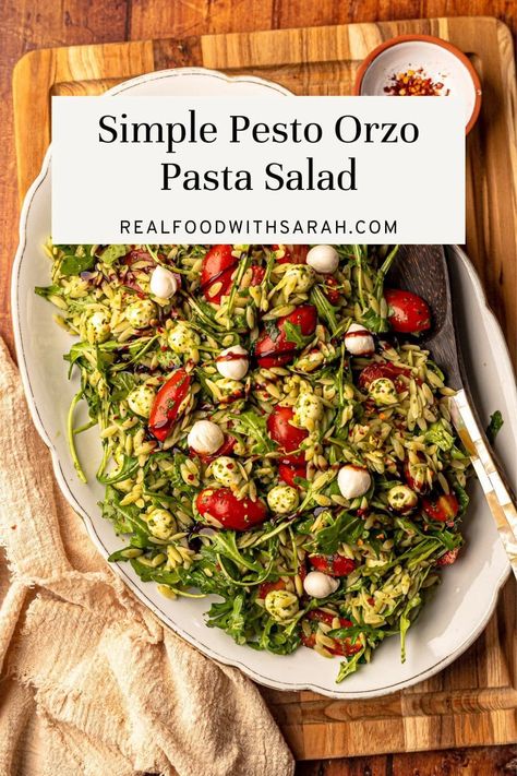 This pesto orzo salad recipe is made with simple ingredients and fresh flavors. This is the perfect side dish for a hot summer day and is done in just 20 minutes! Whole Wheat Orzo Salad, Pesto Orzo Salad, Pesto Orzo, Orzo Salad Recipes, Chicken Burgers Recipe, Orzo Pasta Salad, Meatless Meal, Summer Diet, Summer Eats