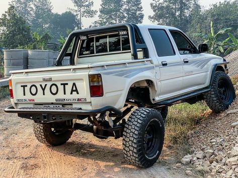 Toyota Hilux N60, Old Toyota Trucks, Toyota Trucks 4x4 Old, Toyota Hilux 4x4 Modified, Hilux Modified, Hilux Mods, Jobs Aesthetic, Classic Toyota, Toyota Pickup 4x4