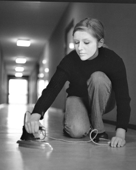 In this photograph, Eisenegger brings attention to issues concerning women’s roles in the domestic sphere. In this image, she irons the already level floor of a hallway, emphasizing the monotony and conformity of domestic tasks. Hamburg, Cindy Sherman, The Male Gaze, Male Gaze, White Face Paint, Feminist Artist, Conceptual Photography, Feminine Power, True Identity