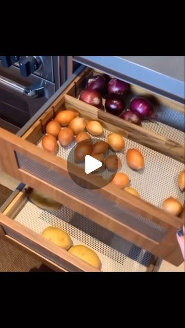 Jen Watson | Cleaning, Organizing, Home Tips & more. on Instagram: "This produce drawer turned out amazing!🙌🏽🤩 Keeps fruits and vegetables separated in drawers, and has adjustable dividers!🥔🍅🧅🤗  Who else would like one of these in their home?!😍 Credit to @flaviaorganiza  . . . . . . . . . . . . . . . . . . . . . . #organizing #professionalorganizer #drawerorganization #organized #organize #homeorganization #simplify #organised #organization #organizedhome #kitchenremodel #tidykitchen #kitchenrenovation #storage #kitchengoals #organizedlife #kitchen #storageideas #storagesolutions #diyprojects #organizer #organizar #cleanhome #kitchen #organizador #storagetips #organizingtips" Vegetable Draws In Kitchen, Vegetable Drawers In Pantry, Kitchen Vegetable Storage Ideas Cabinets, Vegetables Drawer Kitchen, Countertop Fruit And Vegetable Storage, Kitchen Fruit Storage Ideas, Vegetable Drawers Kitchen, Kitchen Vegetable Storage Ideas, Vegetable Storage Kitchen