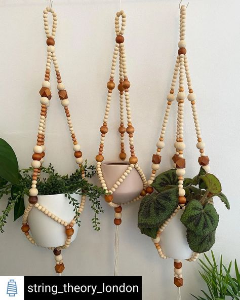 Wooden Bead Macrame, Macrame Plant Hanger Beads, Beaded Plant Hangers Diy, Beaded Plant Hangers, Wooden Beads Crafts, Crochet Hanging Plants, Crochet Plant Holder, Beaded Macrame Plant Hanger, Plant Instagram