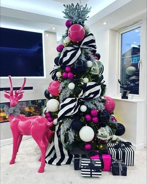 Glam Christmas Tree, Black Christmas Decorations, Elegant Christmas Tree Decorations, Diy Christmas Wreaths Ideas, Christmas Wreaths Ideas, Christmas Tree Decorating Themes, Glam Christmas, Diy Christmas Wreaths, Elegant Christmas Trees