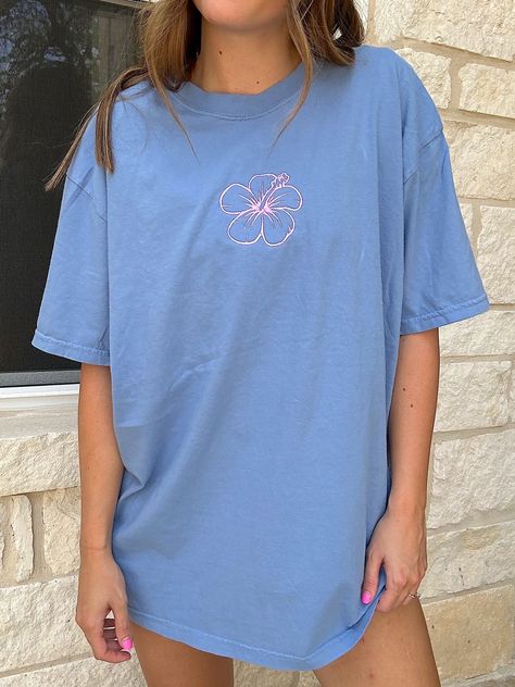 Summer Oversized Shirts, Beachy Oversized Shirts, Hibiscus T Shirt, Summer Oversized Tee, Aesthetic Oversized Tee, Summer Tees Graphics, Beachy T Shirts, Summer Outfits With Sleeves, Cute Summer Tees