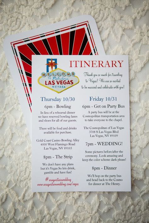 Playing card style invitations for this Vegas wedding included an itinerary of all weekend party events for the guests. Photo: @tayloredphoto Vegas Wedding Favors, Vegas Themed Wedding, Downtown Vegas, Vegas Party, Wedding Itinerary, Vegas Style, Free Your Mind, Las Vegas Wedding, Wedding Favors Cheap