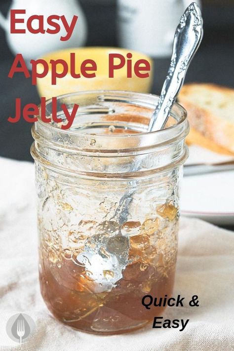 Easy Apple Pie Jelly - takes just like apple pie and makes easy holiday gifts.  Quick and easy recipe! #easyrecipe #apple #applepie Apple Pie Jelly, Easy Holiday Gifts, Fruit Jelly Recipe, Apple Pie Jam, Canning Apples, Easy Jam, Marmalade Recipe, Apple Jelly, Canning Jam