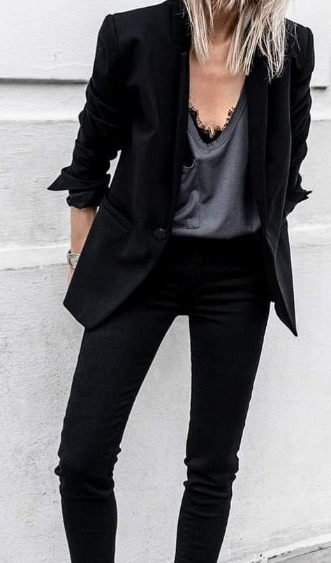 Edgy Office Fashion, All Black Outfit For Work, Edgy Work Outfits, Chic Outfits Edgy, Punk Rock Outfits, Single Breasted Blazer, Corporate Fashion, Office Outfits Women, Badass Style